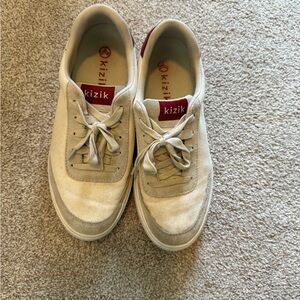 Unisex Kizik hand-free slip in Cream Casual Shoes. Size W10/M8.5.